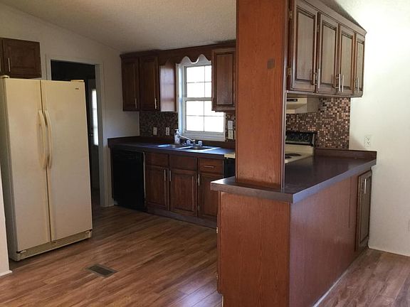 2nd image of 116 Lakebrook Dr