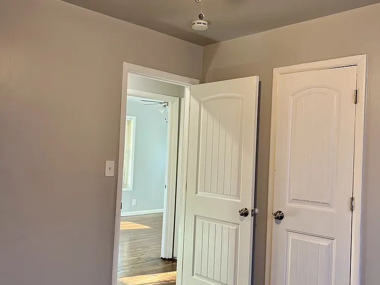 107 N Gillette Ave — Photo 18