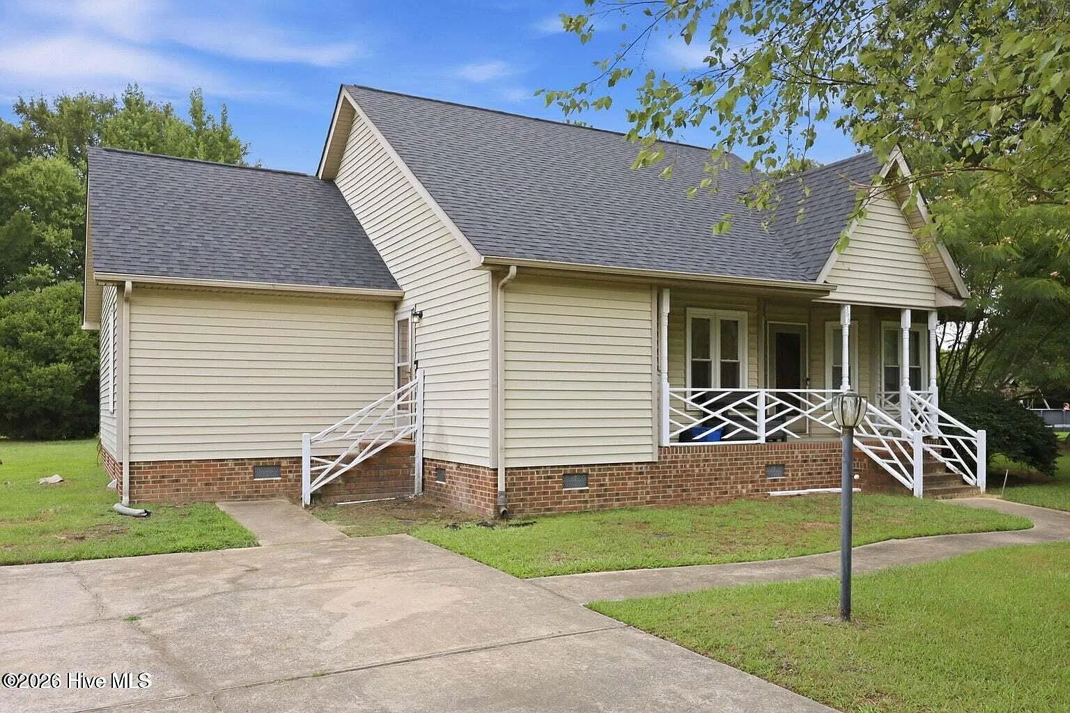 4 bed, 3.0 bath, 2365 sqft, $2,133 — Photo 3
