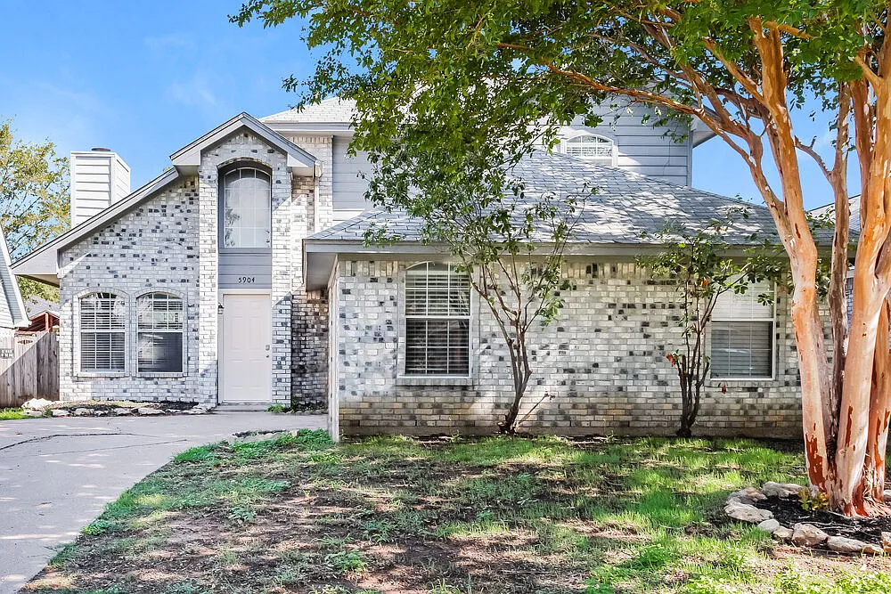 3 bed, 2.0 bath, 1609 sqft, $2,040 — Photo 1