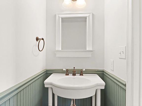 3rd image of 2234 Vista Cir