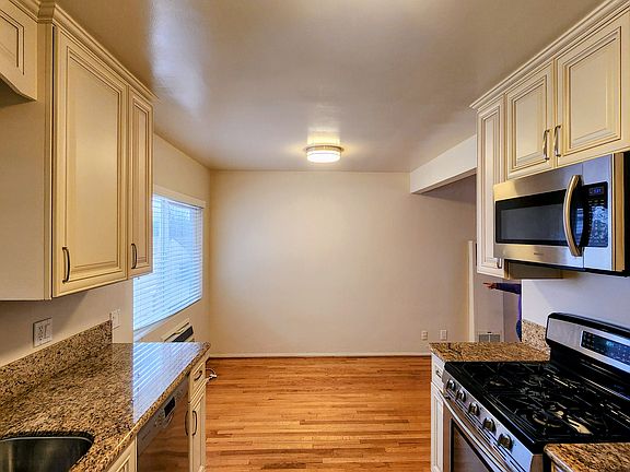 KITCHEN- NEWLY REMODELED 2022