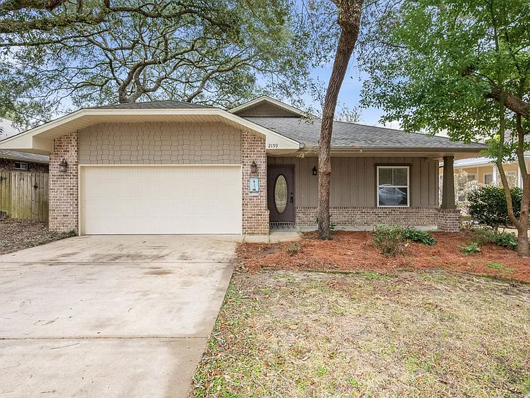 2159 Bayshore Dr — Photo 1