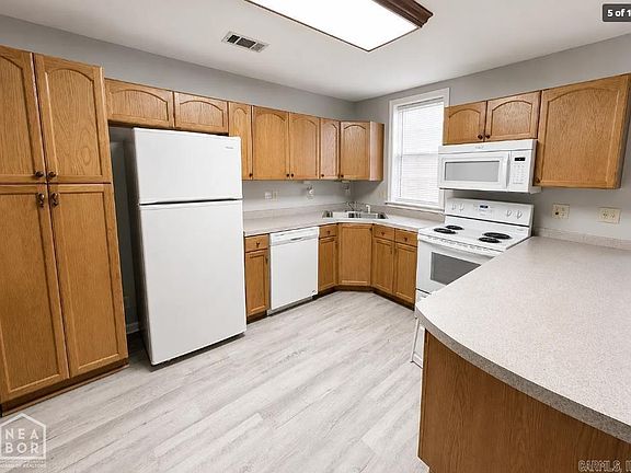 5th image of 607 Warner Ave