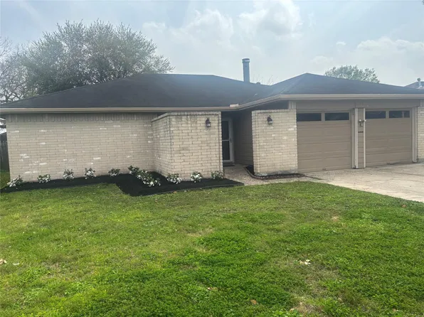 1138 Maple Creek Dr, La Porte, TX 77571
