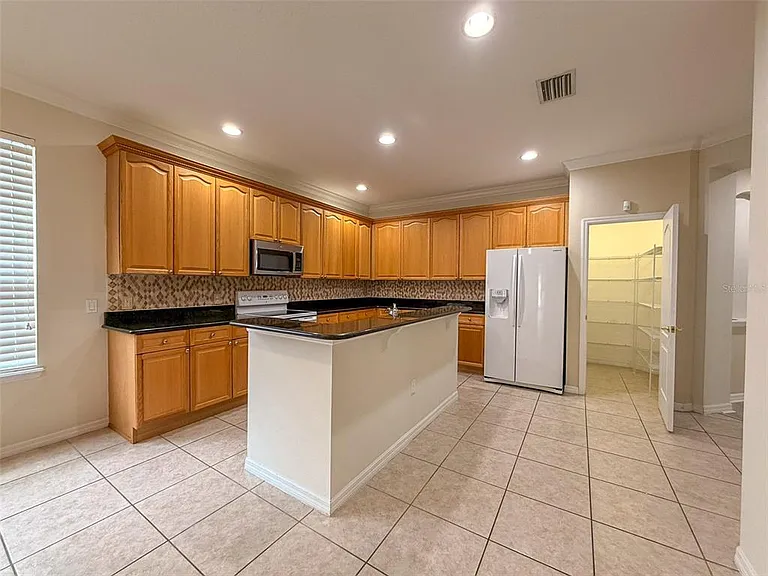 12947 Runswick Ave — Photo 8