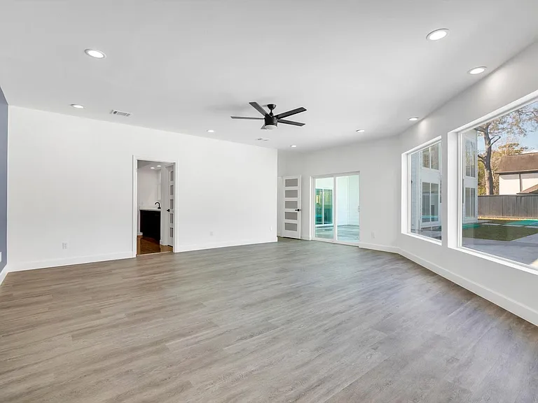 12564 Memorial Dr — Photo 21