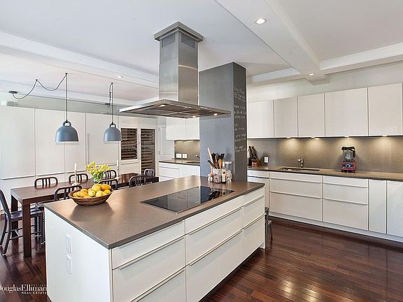 3rd image of 300 E 77th St #5BC