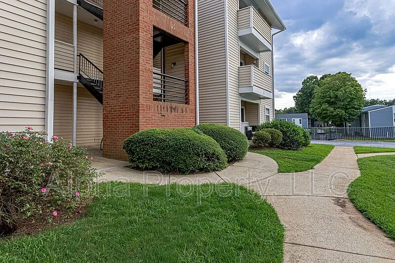 2 bed, 2.0 bath, 1135 sqft, $1,195 — Photo 3