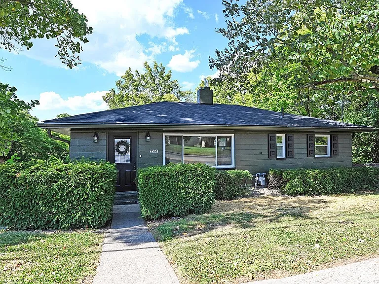 2562 Montana Ave — Photo 1