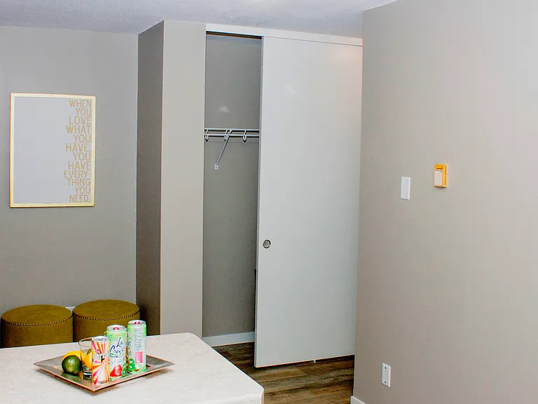 410 Apartments — Photo 18