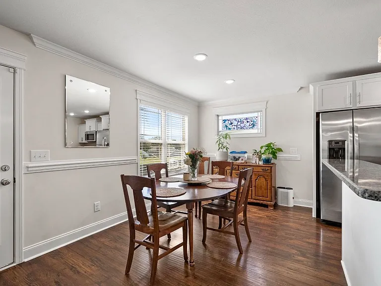 1328 Sussex Dr — Photo 9