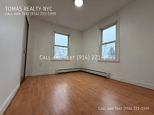 83 Maple Pl Photo 1
