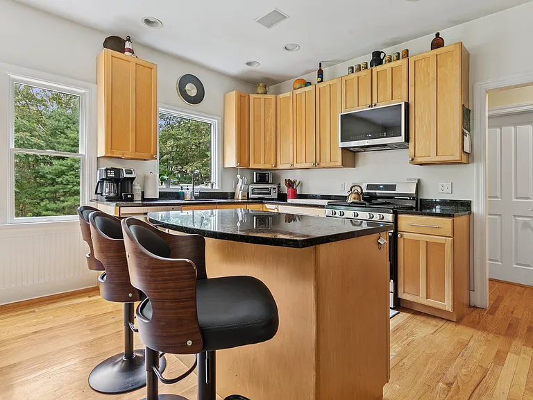 20 Howard St — Photo 12