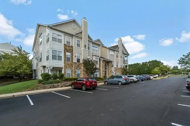 3 bed, 1303 sqft, $2,930 — Photo 3