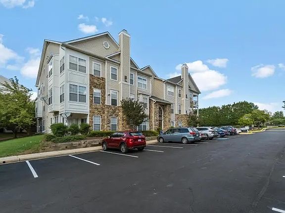 3rd image of 5908 Founders Hill Dr Unit 301