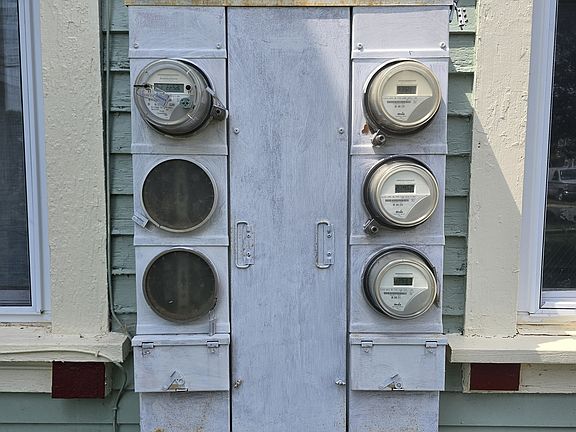 4th image of 256 Hillside Avenue