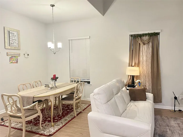 1055 Bluebonnet Trl — Photo 9