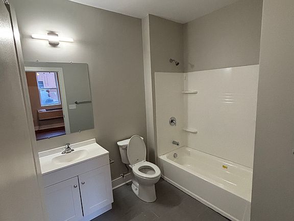 2nd image of 415 S 1st St #4