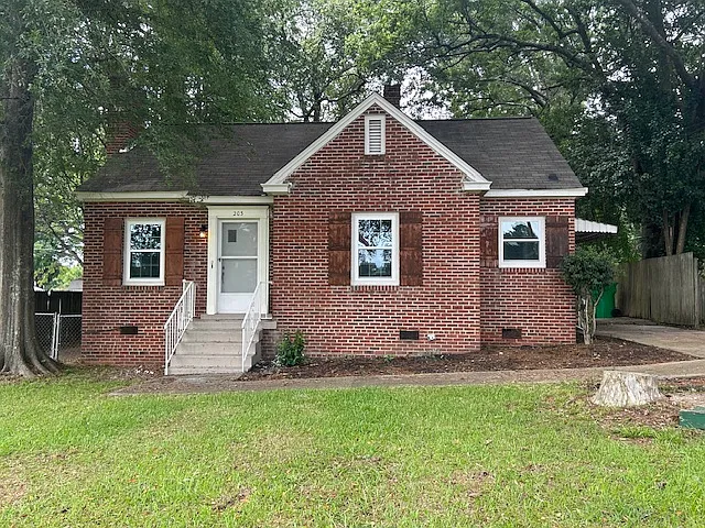203 Short Brown St — Photo 1