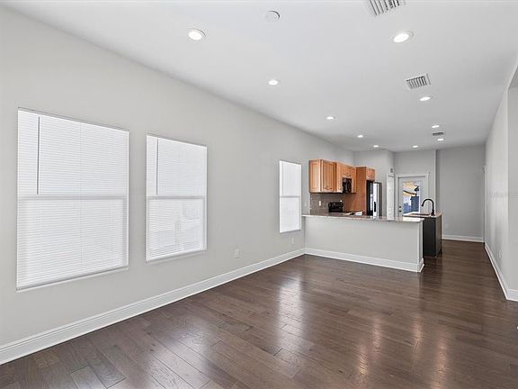 3rd image of 2107 W CHERRY STREET