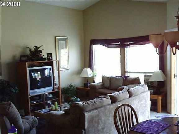 3rd image of 1400 SE 152nd Ct