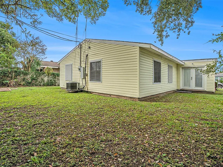 17 Manor Way — Photo 22