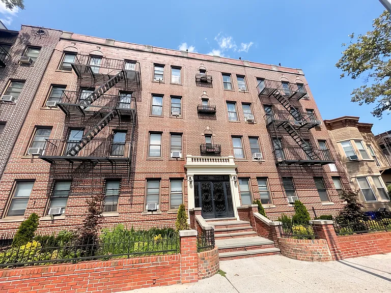 571 Ovington Ave #1 — Photo 8