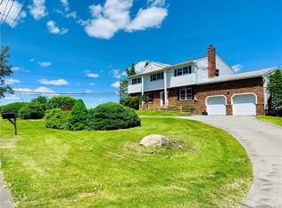 1 Longview Ln, Middletown, NY 10941