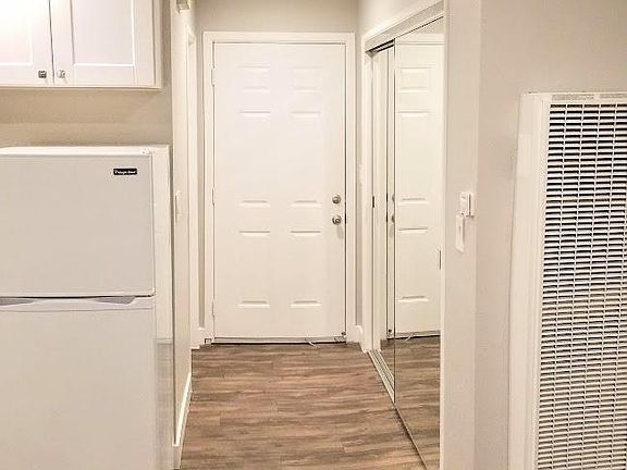 5th image of 105 W Walnut Ave #105