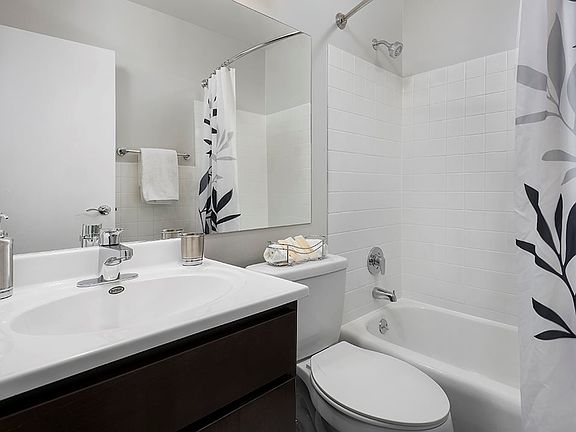 4th image of 5600 N Sheridan 2/2 Den