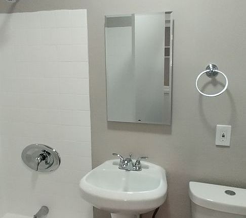 5th image of 632-638 W 8th St #636