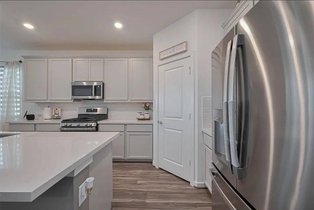 5 bed, 3.0 bath, 2809 sqft, $3,400 — Photo 4