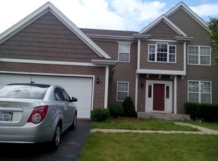 682 N Auburn Ln, Lindenhurst, IL 60046