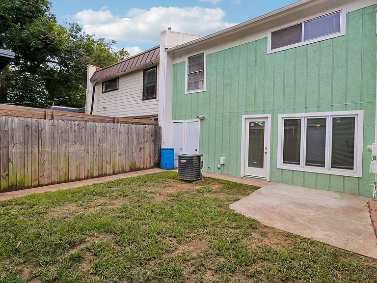 5809 Coventry Ln — Photo 24