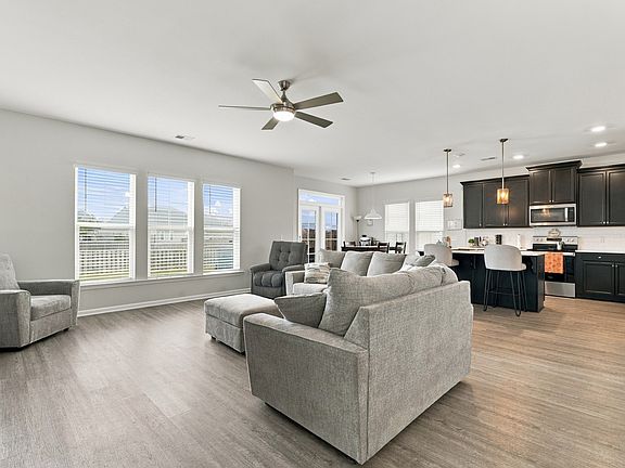 5th image of 258 Lakepointe Dr