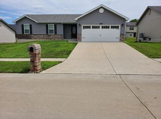 459 Honeysuckle Creek Dr, Wentzville, MO 63385