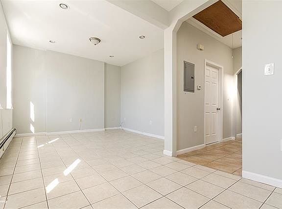 4th image of 1320 44th St