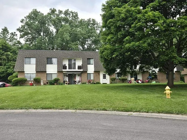 17 Stenwick Dr #E — Photo 23