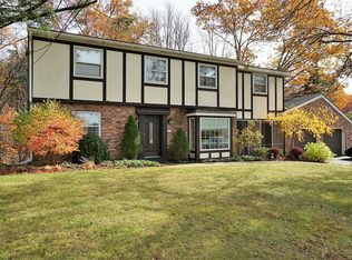 19 Red Oak Ln, North Greenbush, NY 12198