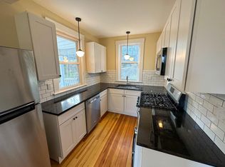 11-13 Aubin St #2R, Amesbury, MA 01913