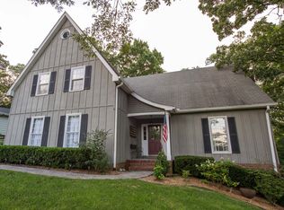 507 Brady Point Rd, Signal Mountain, TN 37377