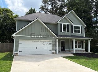 205 Valley View Dr, Tyrone, GA 30290
