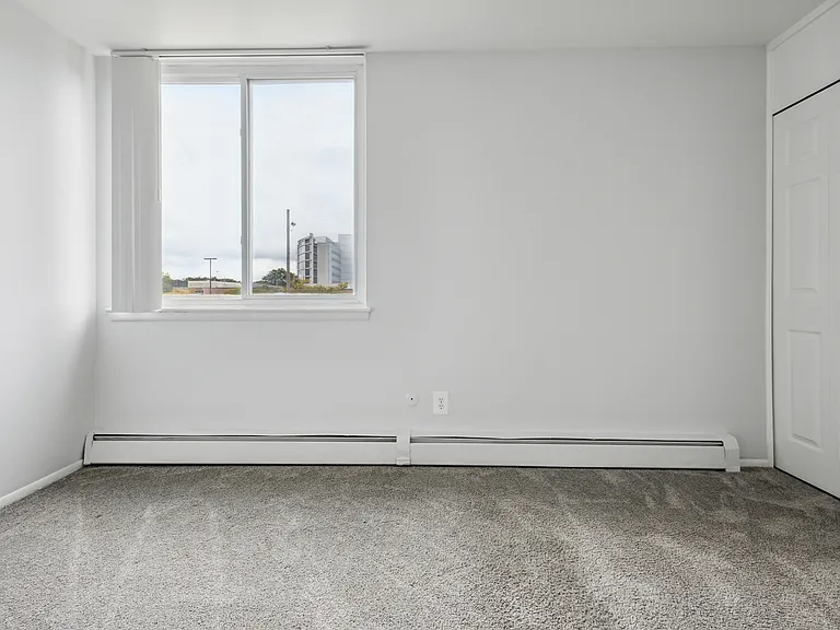Fox Pointe Apartments — Photo 25