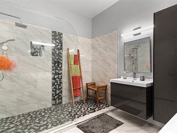 5th image of 5379 Verona Drive #E