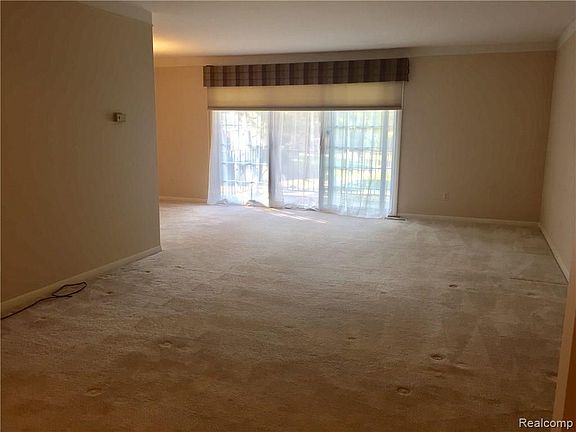 4th image of 484 Fox Hills Dr N APT 3