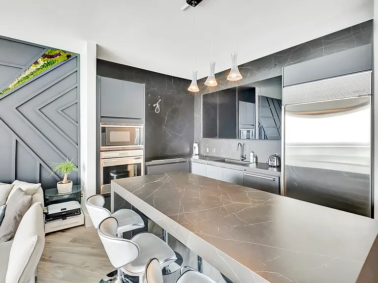 2020 N Bayshore Dr #3409 — Photo 2