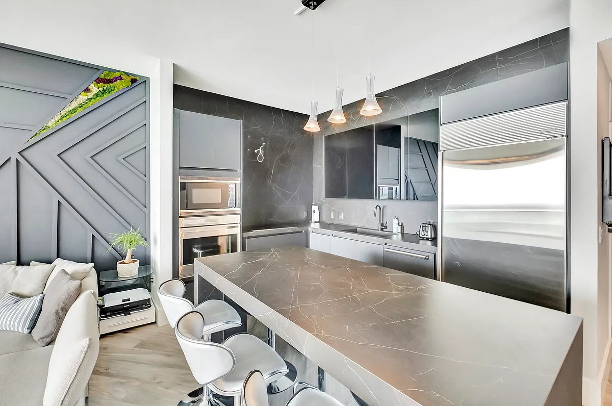 Building Photo - 2020 N Bayshore Dr #3409