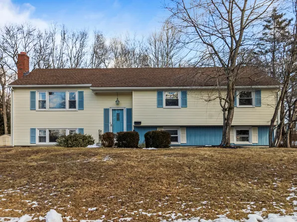 5 Starlight Lane, North Stonington, CT 06359