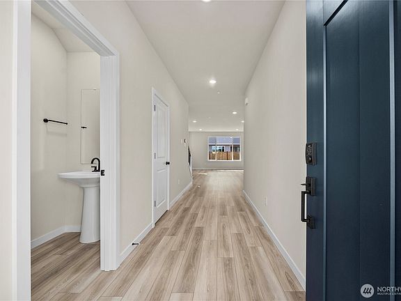 5th image of 13916 178th Street E